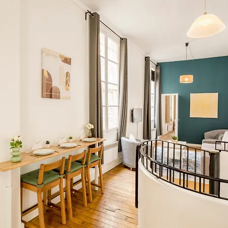 Cozy - Louvre - Clery